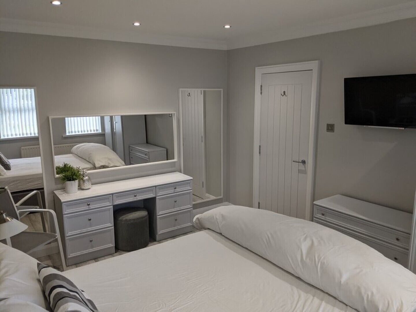 3 bedrooms, iron/ironing board, travel cot, WiFi