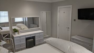 3 bedrooms, iron/ironing board, travel cot, WiFi