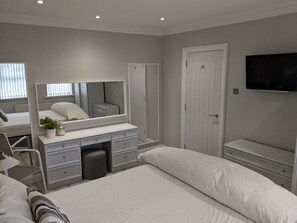 3 soverom, strykejern/-brett, reiseseng for barn og wi-fi