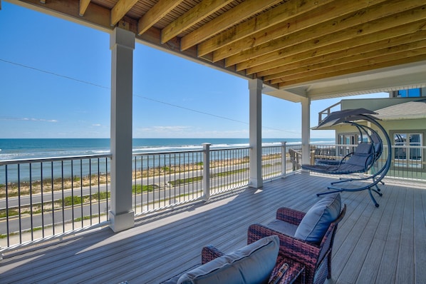 Terrace/patio - Beachfront retreat w views, games, hot tub & more! (Flagler Beach)