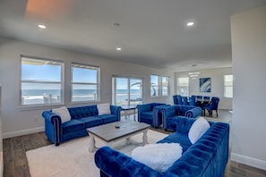 Smart TV, fireplace, table football, ping pong - Beachfront retreat w views, games, hot tub & more! (Flagler Beach)