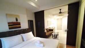 Studio Apartment | Down comforters, pillowtop beds, iron/ironing board, WiFi (free) - Taragon Time Service Apartment  (Kuala Lumpur)