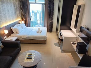 Down duvets, pillow-top beds, iron/ironing board, free WiFi - Taragon Time Service Apartment  (Kuala Lumpur)