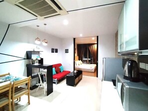 羽毛の掛け布団、ピロートップベッド、アイロン / アイロン台、WiFi (無料)