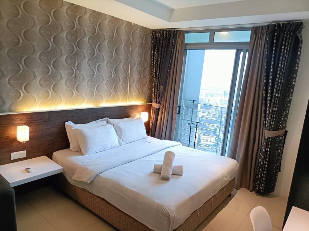 Down comforters, pillowtop beds, iron/ironing board, free WiFi