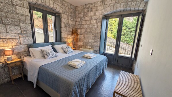 1 bedroom, iron/ironing board, free WiFi, bed sheets - Mad Wall Apartment . A breathtaking gem in the Peloponnese! (Leonidio)