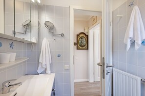 Hårføner og håndklær
