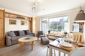 Fernseher, DVD-Player, Stereoanlage