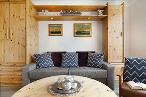 Fernseher, DVD-Player, Stereoanlage