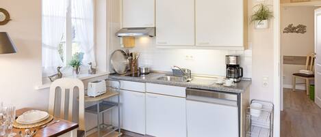 Fridge, stovetop, dishwasher, coffee/tea maker