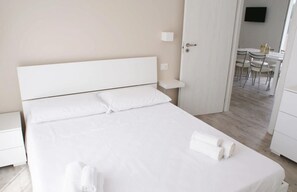 خزنة داخل الغرفة وستائر تعتيم وتجهيزات عازلة للصوت وواي فاي مجانًا