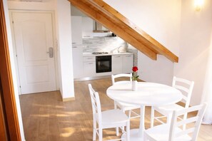 Panoraamahuoneisto, ilmastointi, merinäköala | Yksityinen keittiö