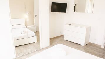 Exclusive Apartment, Air conditioning, Sea View | In-room safe, blackout curtains, soundproofing, free WiFi