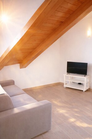 Royal Apartment, Air conditioning, Sea View | Living area