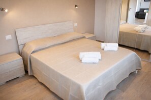 خزنة داخل الغرفة وستائر تعتيم وتجهيزات عازلة للصوت وواي فاي مجانًا