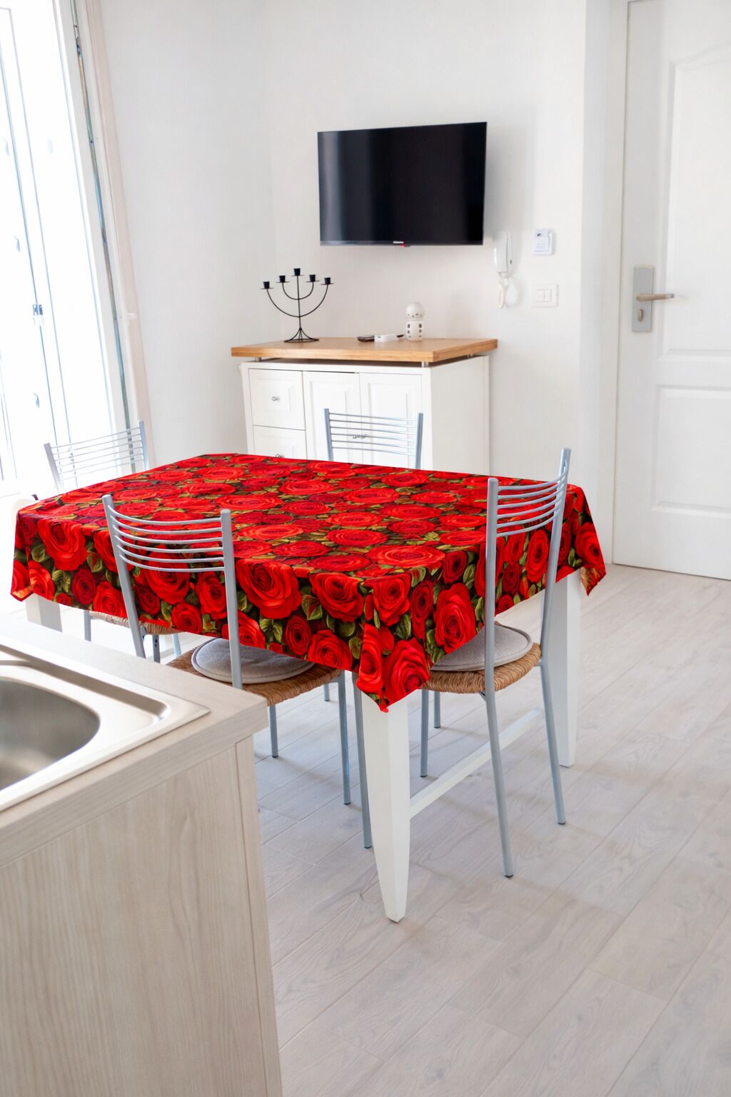 컴포트 아파트, 에어컨, 바다 전망 | 거실 공간 | 평면 TV