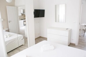 Luksushuoneisto, ilmastointi, merinäköala | Tallelokero huoneessa, pimennysverhot, äänieristys, ilmainen Wi-Fi