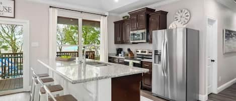 Fridge, microwave, stovetop, dishwasher