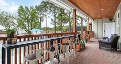 Sunset Swim Lake Front Home Pool, Hot Tub