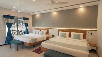 Cottage - Living Room - 2 King Bed - Pool view - Sitout | 1 dormitorio, minibar, escritorio