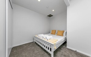 3 Schlafzimmer, Schreibtisch, Bügeleisen/Bügelbrett, WLAN