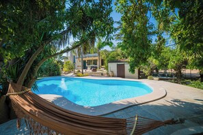 Piscina externa sazonal