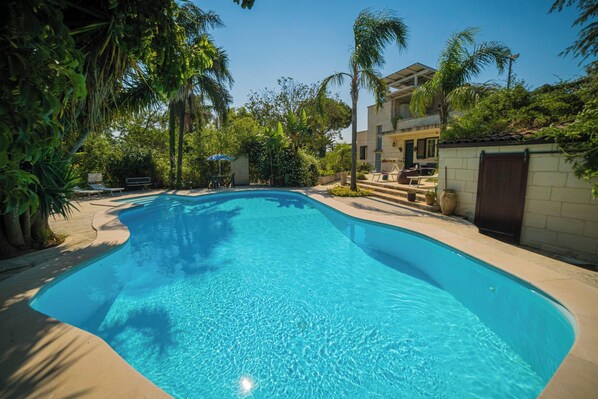 Außenpool (je nach Saison geöffnet)