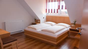 Comfort Room | Desk, blackout drapes, free WiFi