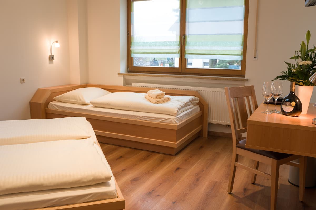 Comfort Triple Room | 1 bedroom, desk, blackout drapes, free WiFi