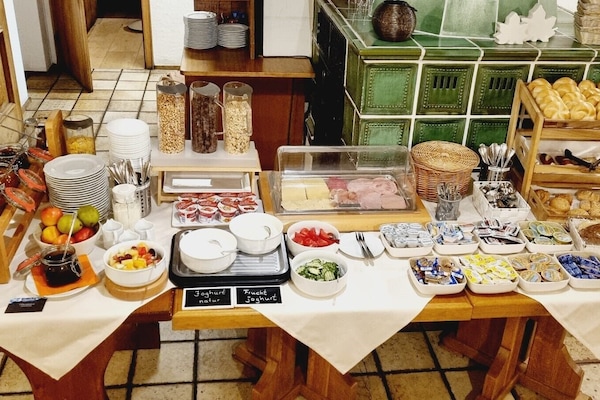 Free daily buffet breakfast
