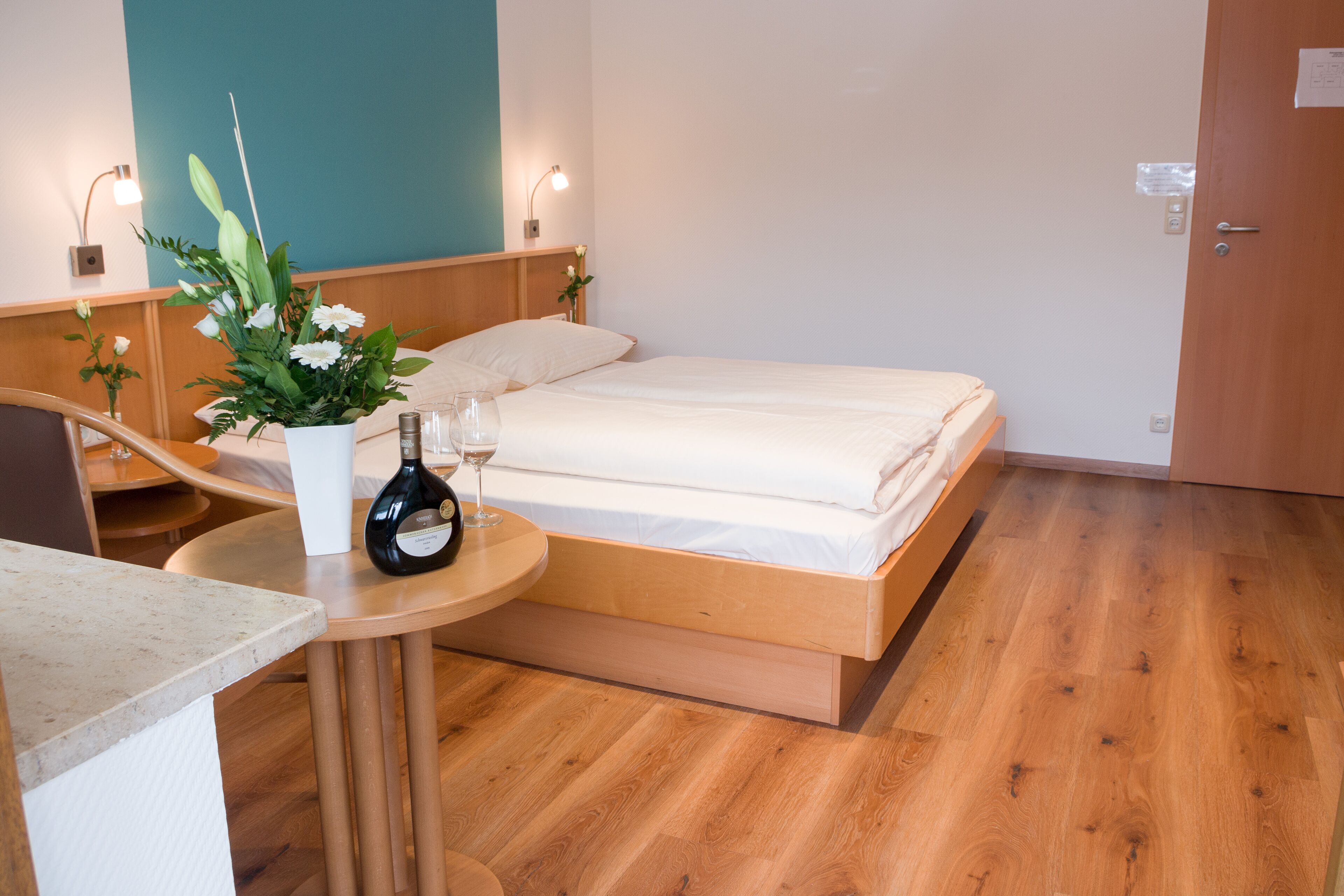 Habitación Confort | Escritorio, cortinas opacas, wifi gratis