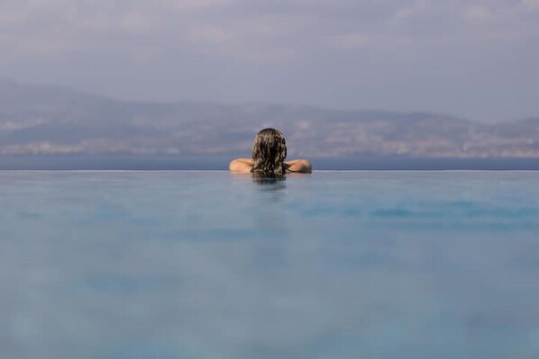 Outdoor pool - Elanora Villa
(Stelida)
