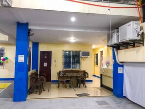 Reception - MJS Hostel Bohol (Dauis)
