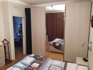 1 Schlafzimmer, Bügeleisen/Bügelbrett, Bettwäsche