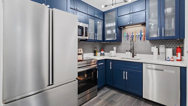 Private kitchen - Modern Design 3 bed 2 bath * Dog Friendly * 3 Miles to Downtown (Pensacola)