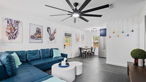 Living area - Modern Design 3 bed 2 bath * Dog Friendly * 3 Miles to Downtown (Pensacola)