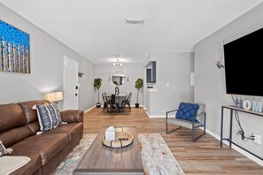 Televisión y oficina 