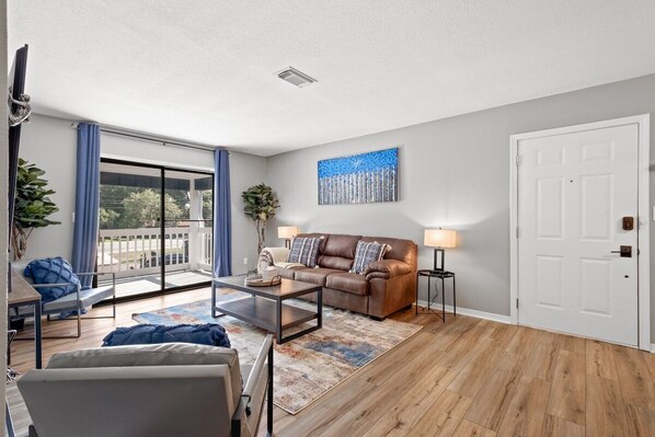 Televisión y oficina 