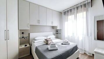2 bedrooms, desk, iron/ironing board, travel crib