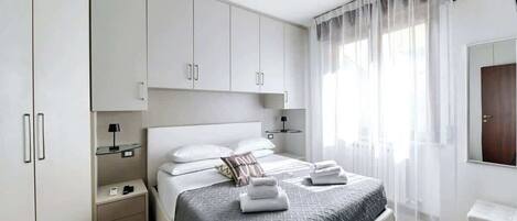 18 bedrooms, iron/ironing board, travel cot, free WiFi