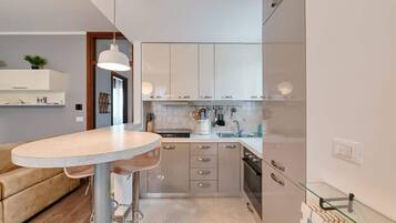 Coffee/tea maker, fridge, microwave, oven