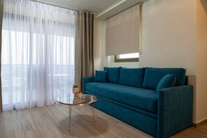 Laptop workspace, soundproofing, free WiFi, bed sheets - Aetherion Studios & Suites (Polygyros)