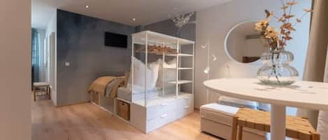 1 bedroom, desk, iron/ironing board, free WiFi