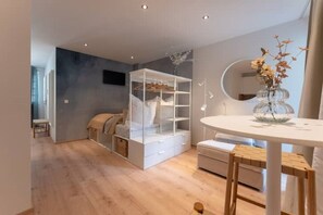 1 bedroom, desk, iron/ironing board, free WiFi