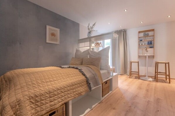 1 bedroom, desk, iron/ironing board, free WiFi