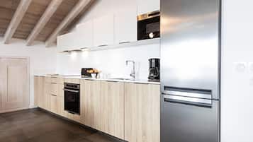 Premium-Apartment, Balkon, Bergblick | Eigene Küche | Kühlschrank, Mikrowelle, Ofen, Herdplatte