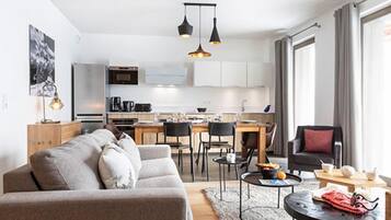 3 rooms for 6 people standard | Private kitchen | Fridge, microwave, oven, stovetop