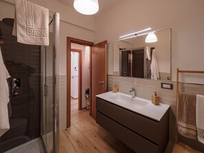 Comfort appartement, uitzicht op wijngaard | Badkamer