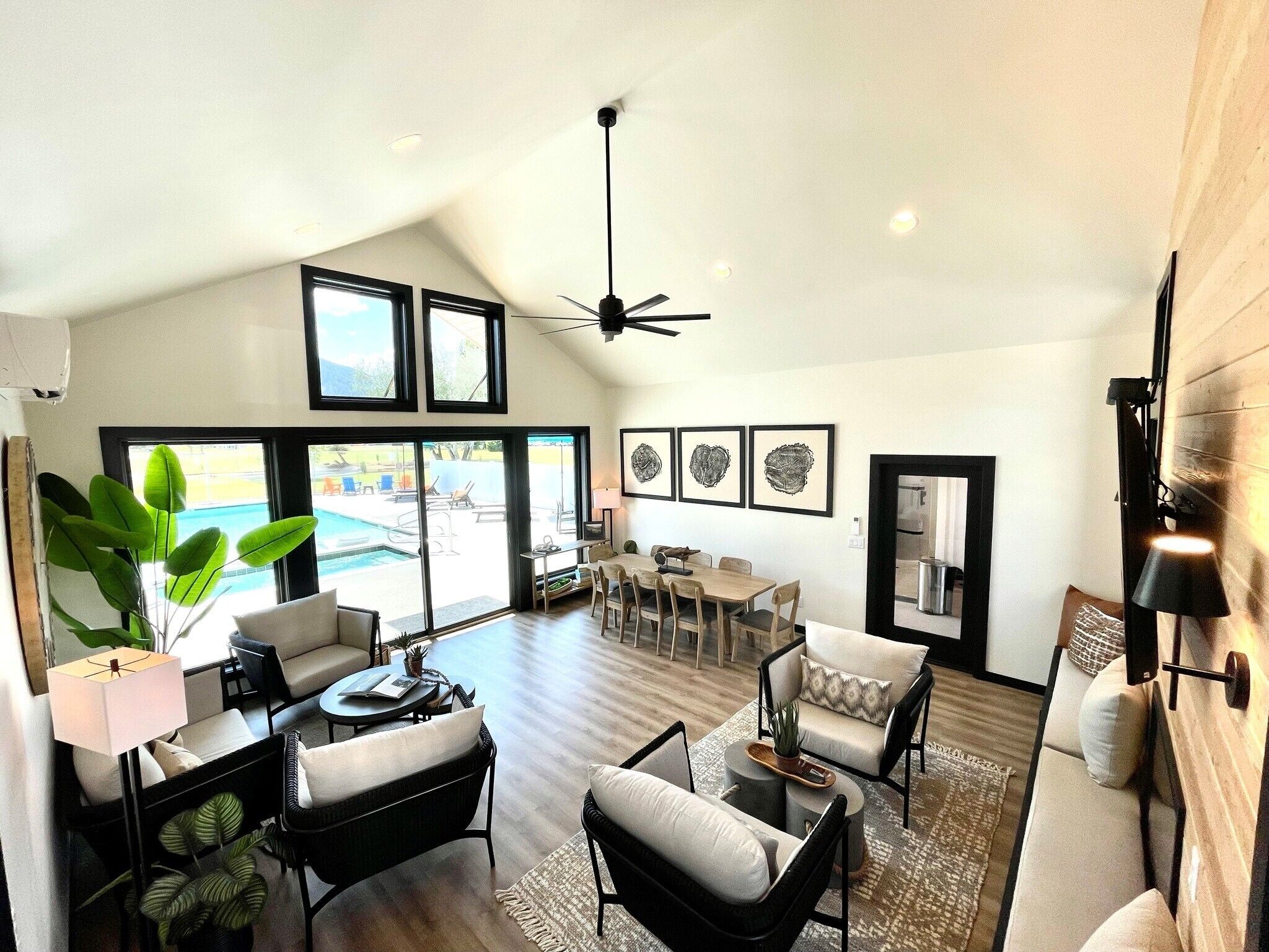 Smart TV, fireplace, offices