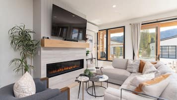 Smart TV, fireplace, offices